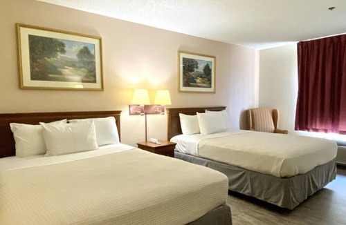Mount Vernon House | Great Location! Minutes Away from Downtown, Free Breakfast & Parking