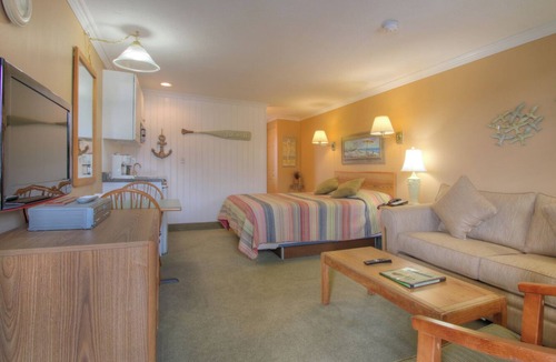 Wells Hotel | Great location near beaches, shopping and restaurants