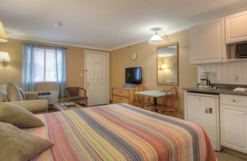 Wells Hotel | Great location near beaches, shopping and restaurants