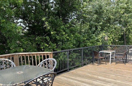 St. Louis Condo | Great Location quiet condo With rooftop deck and garage