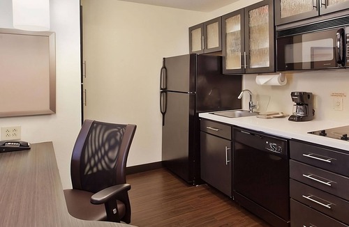 Southfield Hotel | Great Relaxing Overnight Stay! 3 Pet-friendly Units w/Kitchen, Free Parking