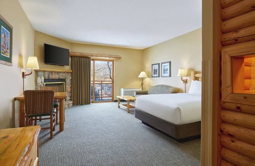 I-435 West KC-KS Resort | Great Wolf Lodge Kansas City