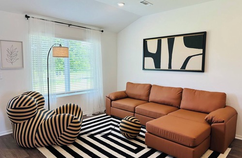 Siloam Springs House | Green Pastures - Another Blessing House
