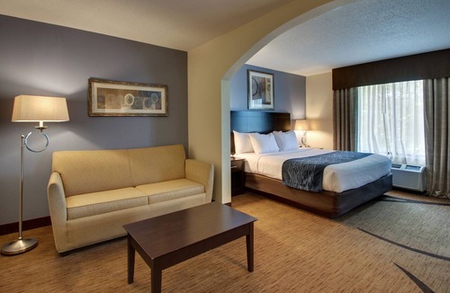 Owensboro Hotel | Greenfield Inn & Suites Owensboro, KY Airport