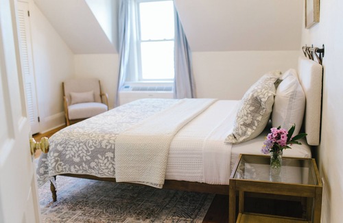 Boothbay Harbor Hotel | Greenleaf Inn 3 - Gorgeously Renovated King Suite, Large Bath, Balcony, Harbor Views!