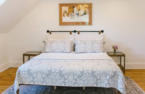 Boothbay Harbor Hotel | Greenleaf Inn 3 - Gorgeously Renovated King Suite, Large Bath, Balcony, Harbor Views!