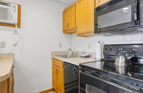 Mancelona Condo | Greens & Glides Getaway at Schuss Mountain