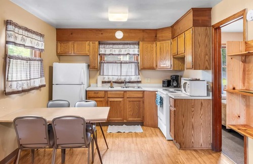 Green Lake Cottage | Greenway Log Cottage - 4