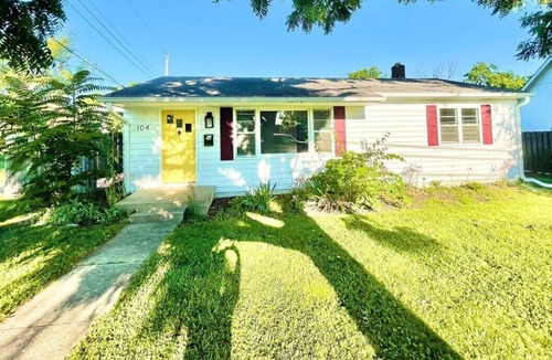 Greenwood House | Greenwood Haven: Cozy, Sleeps 8