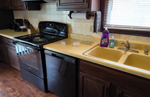 St. Joseph House | Griffon Retreat - 2-Bedroom Property w/Lots of Features