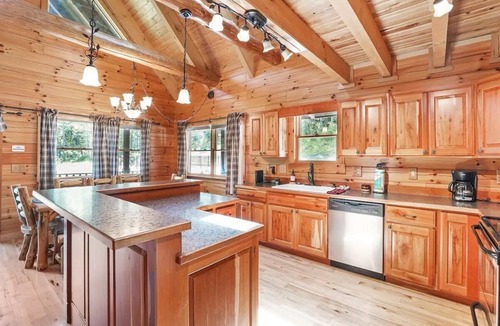 Logan Cabin | Grizzly Ridge | Hocking Hills, Pool, Hot Tub