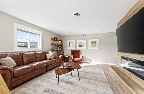 Great Valley Apartment | Ground Apt 5 Min to Holiday Valley King bed & Bunk
