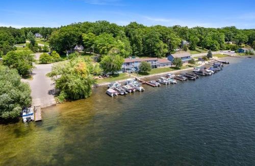 Mayfield Apartment | Group Stay - 3 Lodges Together by Fife Lake