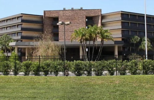 Florida Central Atlantic Coast Hotel | Group Theme Park Adventure! 3 Spacious Units, Near Sleuths Dinner Show, Restaurant, Pool