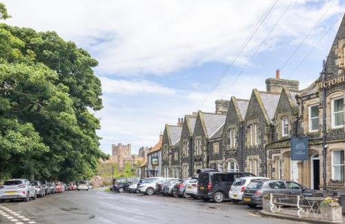 Bamburgh House | Grove Cottage - North East Escapes