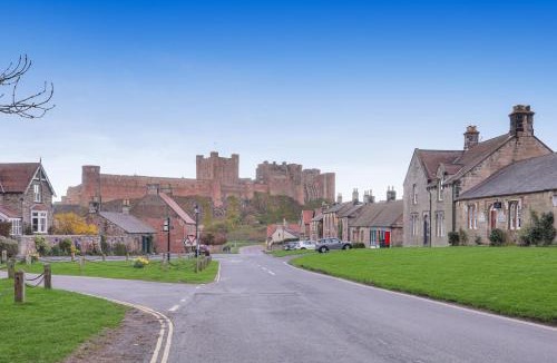 Bamburgh House | Grove Cottage - North East Escapes