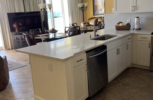 Destin Condo | GULF FRONT. AMAZING VIEWS! 3 Pools! ON THE BEACH! Tiki Bar.LOCATION