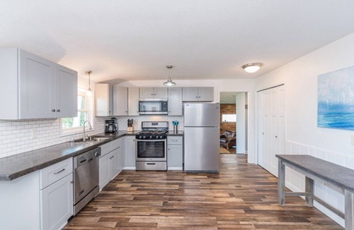 Brainerd House | Gull Lake Cottage with Lakeside Boathouse