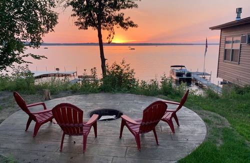 Brainerd House | Gull Lake Cottage with Lakeside Boathouse