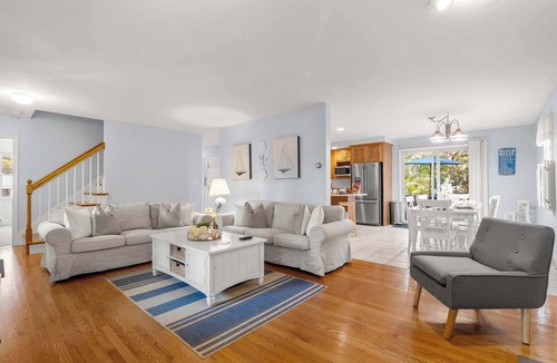 West Chatham House | Half Mile Walk to Beach, Dog Friendly!