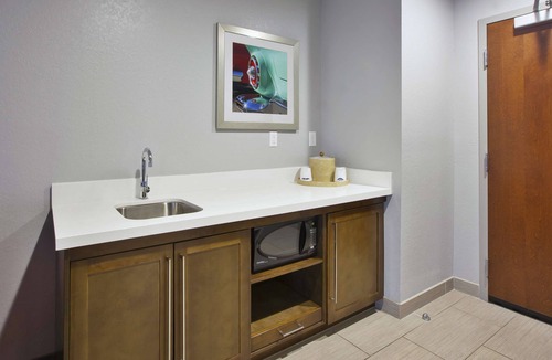Dearborn Hotel | Hampton Inn by Hilton Detroit Dearborn
