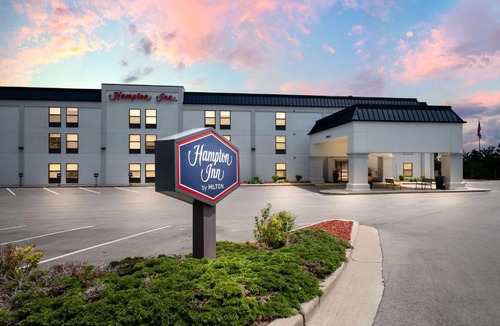 Alpine Center Hotel | Hampton Inn Grand Rapids/North