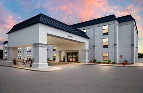 Alpine Center Hotel | Hampton Inn Grand Rapids/North
