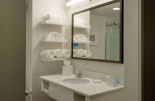 Green Bay Hotel | Hampton Inn Green Bay Downtown