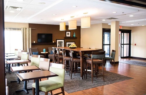Lancaster Hotel | Hampton Inn Lancaster