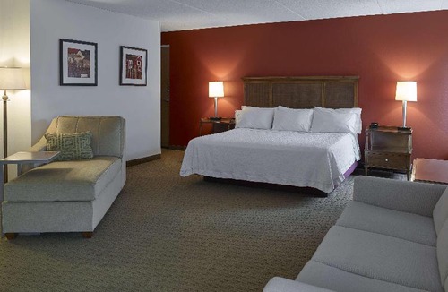 South Portland Hotel | Hampton Inn Portland-Airport