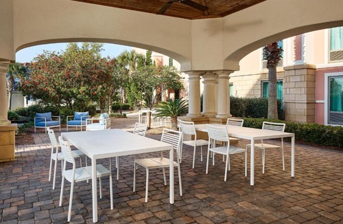 Destin Hotel | Hampton Inn & Suites Destin