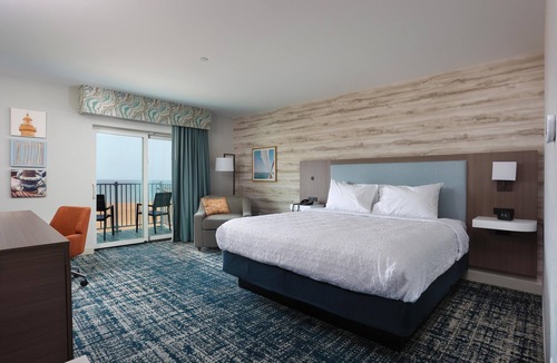 Manistee Hotel | Hampton Inn & Suites Manistee Waterfront