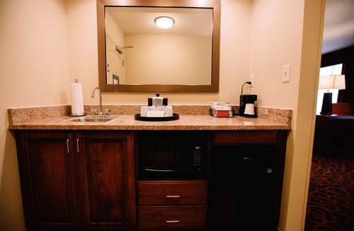 Minot Hotel | Hampton Inn & Suites Minot Airport