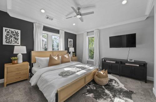 Columbus House | Hanford House w Hot Tub,Sauna,Bar