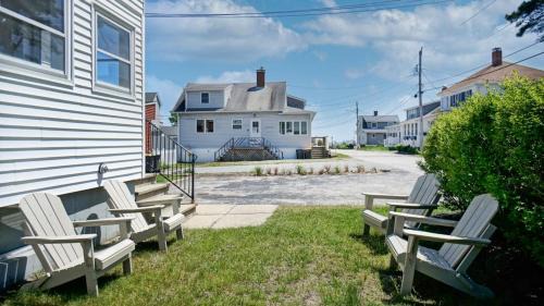 Pine Point House | Hank's Hideaway by Bayley Vacation Rentals