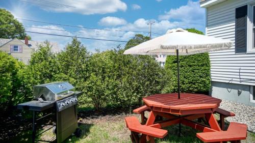 Pine Point House | Hank's Hideaway by Bayley Vacation Rentals