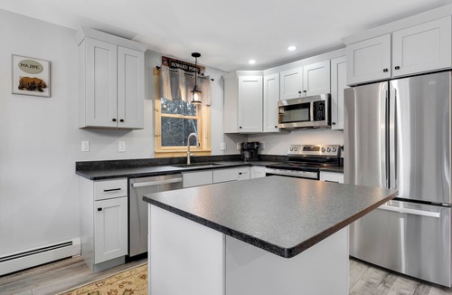 Hanover Cabin | Hanover Hideaway- Brand New Ski Chalet!