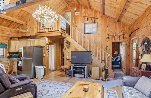 Mauston Cabin | Happy Heaven Cabin - A Paddler`s Delight!