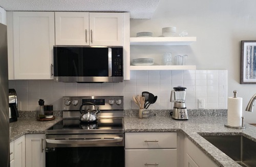 Harbor Springs Condo | Harbor Cove 28 Beach & Pool Retreat: A cozy 3BR condo in scenic Harbor Springs