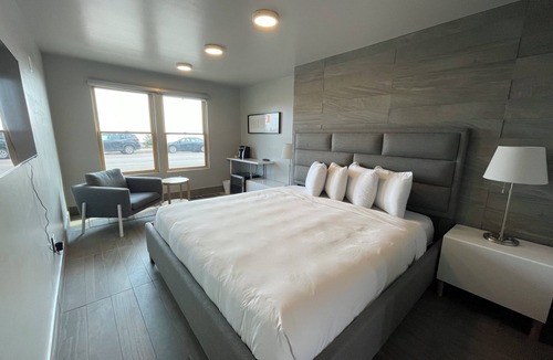 Grand Marais Hotel | Harbor Inn Self Check-in Hotel
