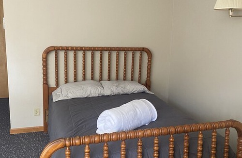 Washington Island Hotel | Harbor Inn- Waterfront Room #15 - one queen bed