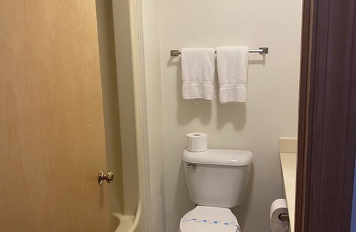 Washington Island Hotel | Harbor Inn- Waterfront Room #19- One queen bed