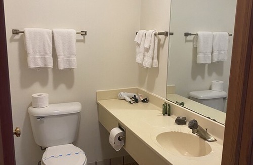 Washington Island Hotel | Harbor Inn- Waterfront room #20- Two beds