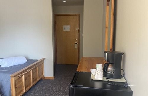 Washington Island Hotel | Harbor Inn- Waterfront room #20- Two beds