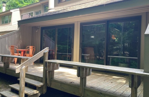 Harbor Springs Condo | Harbor Springs 3 bdrm, 2.5 bath condo-sleeps 8. Beach, pools, ski & golf nearby.