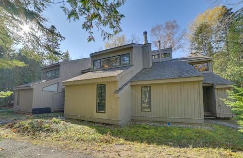 Harbor Springs House | Harbor Springs Condo w/Fireplace Near Skiing!