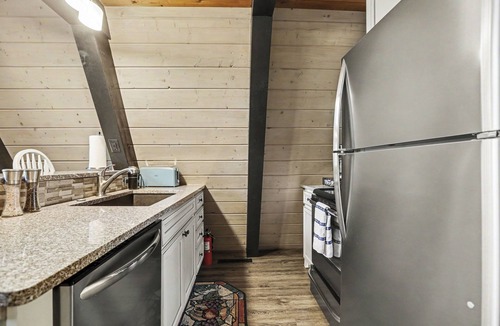 Harbor Springs Ski Chalet | Harbor Springs, walking distance, base of Nubs two minutes to Highlands+hot tub.