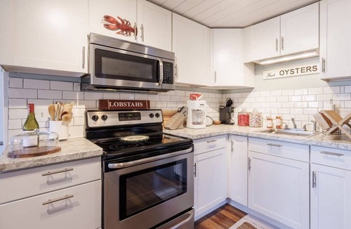 Boothbay Harbor Apartment | Harbor View Apartment, Boothbay Center, Walk to Shops, Restaurants, Footbridge