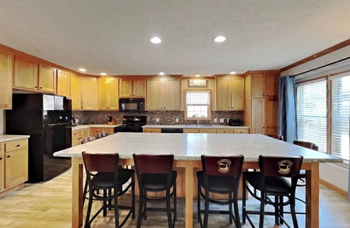 Put-in-Bay House | Hard to Find, Easy to Love | 16 ppl | IC111