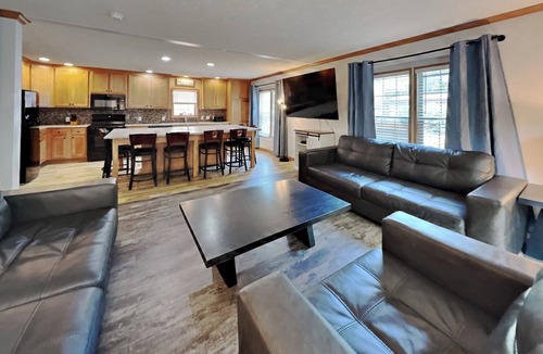 Put-in-Bay House | Hard to Find, Easy to Love | 16 ppl | IC111
